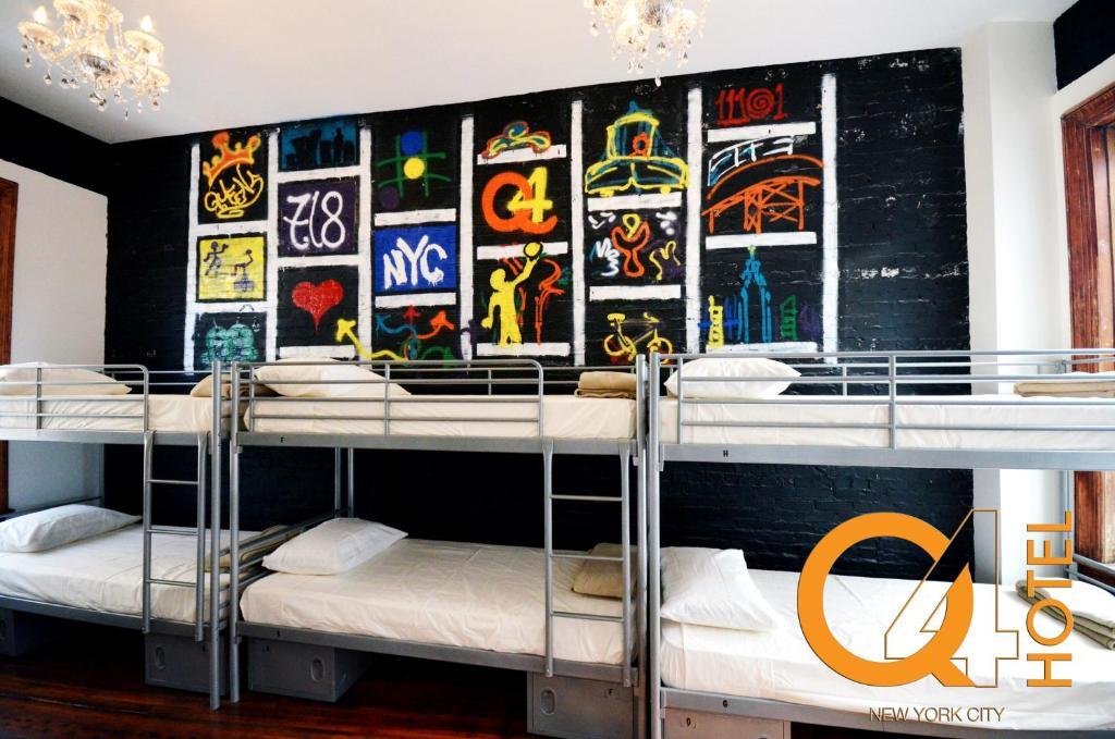 Q4 Hotel And Hostel Нью-Йорк Экстерьер фото